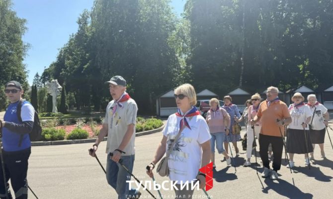 Пенсионеры из Тулы бесплатно получили инвентарь для северной ходьбы