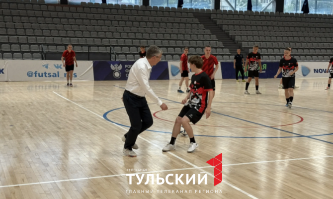 Дмитрий Миляев сыграл с футболистами МФК ТЗМС и забил гол