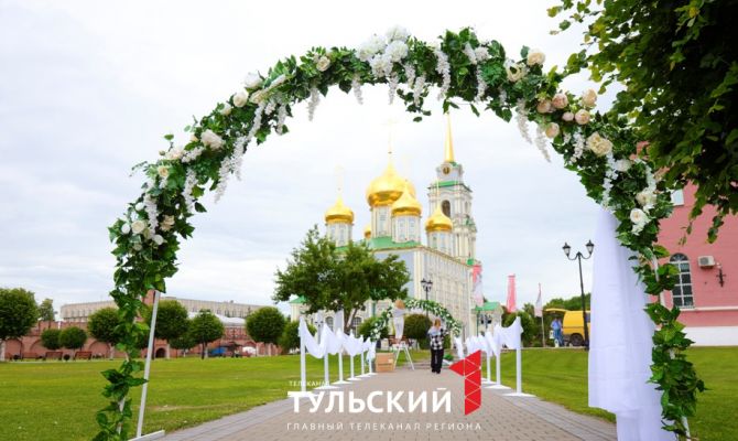 Тульский кремль три дня украшали к проведению ночной церемонии бракосочетания