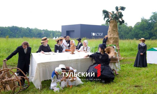 На фестивале "Толстой" построили копию сцены Государственного театра наций