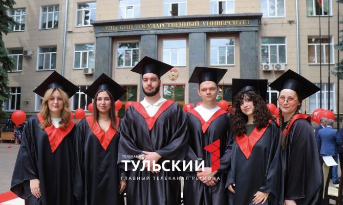 Магистрам ТулГУ вручили красные дипломы