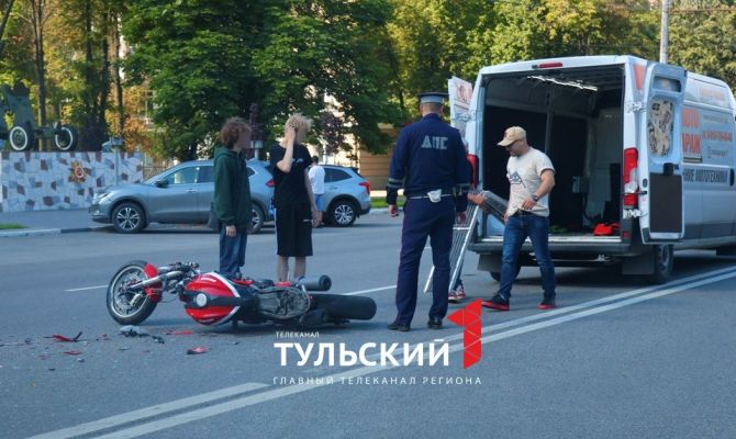 Мотоцикл Ducati Monster разбился на проспекте Ленина в Туле