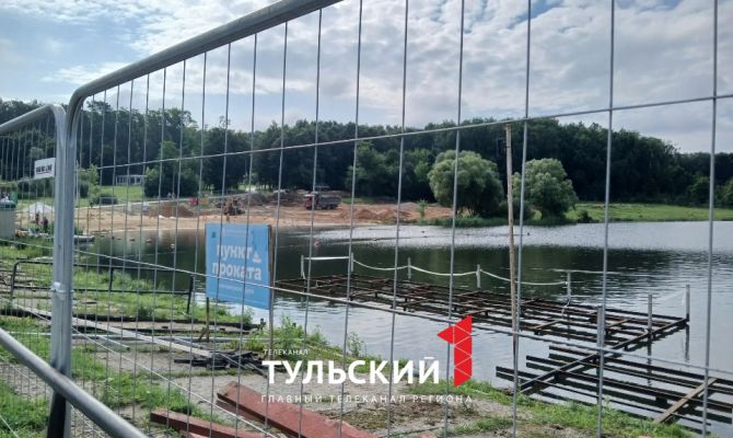 В Центральном парке Тулы огородили зону с лежаками и пункт проката