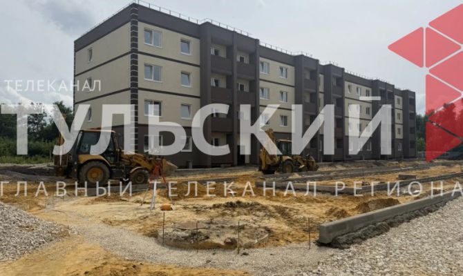 Еще два дома для детей-сирот и переселенцев строят в Новомосковске 