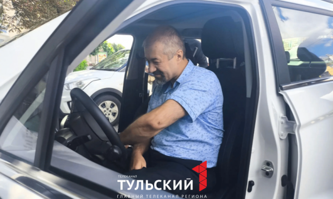 Тульским ветеранам СВО передали автомобили с ручным управлением
