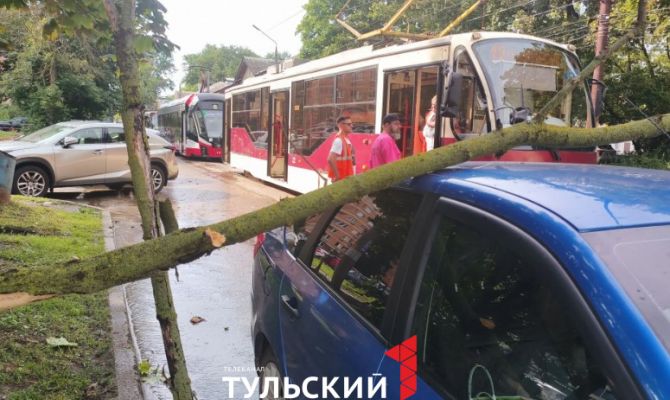 Семь машин повреждено из-за непогоды в Туле 28 июля 