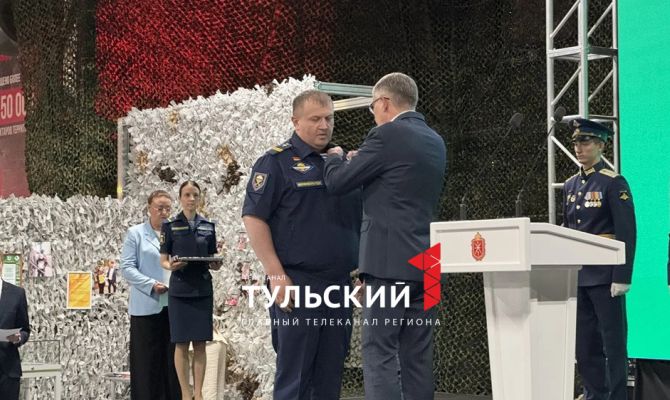 Дмитрий Миляев в День ВДВ наградил отличившихся десантников