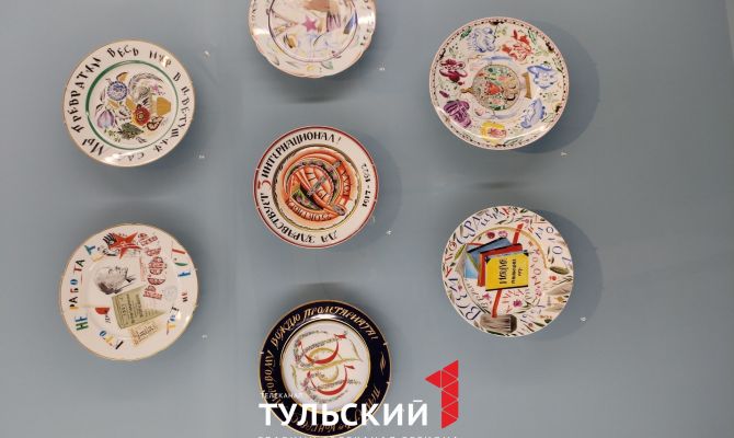 В Туле открылась выставка фарфора Московского Кремля