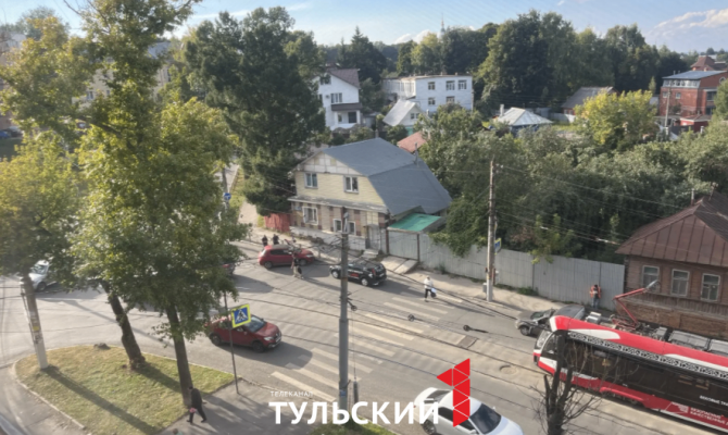 На пересечении улиц Перекопской и Кауля в Туле столкнулись две иномарки