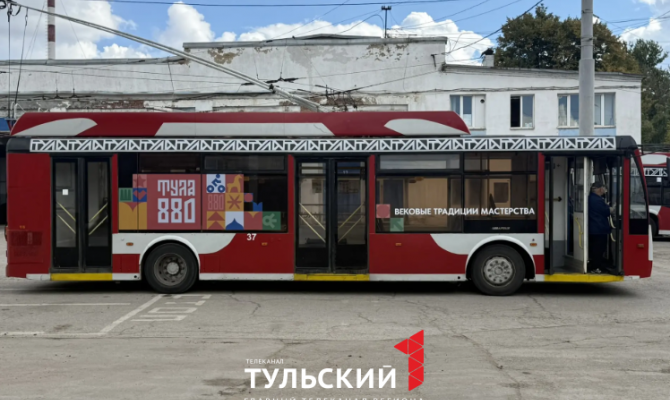 15 единиц транспорта украсили ко Дню города в Туле