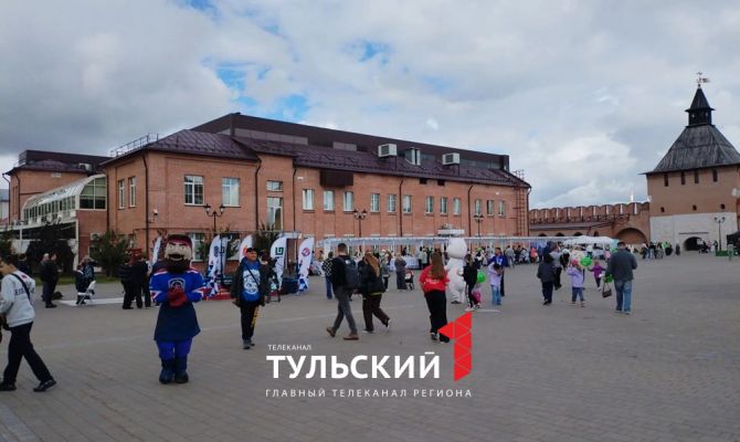 Владимир Цветаев и Стас Море выступили на акции "Белый цветок" в Туле