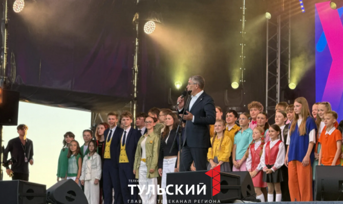 Дмитрий Миляев открыл гала-концерт КВН «Первые» в Алексине