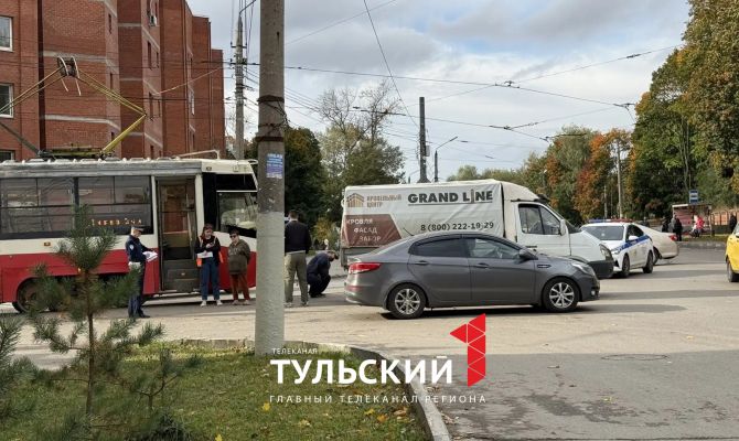 Сразу на трёх улицах в Туле остановлено движение трамваев