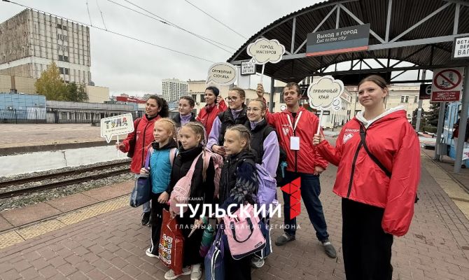 Пассажиров утренней "ласточки" из Москвы в Туле встретили с подарками