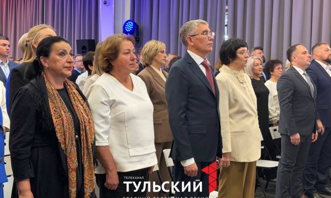 Студенты из Тулы показали Миляеву VR-шлем и дрон «Тёмный лорд»