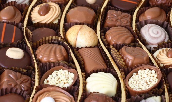 В Донском женщина пыталась украсть из магазина набор шоколадных конфет 