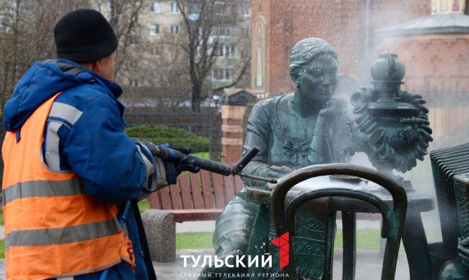 В Туле проводят спа-процедуры для памятников