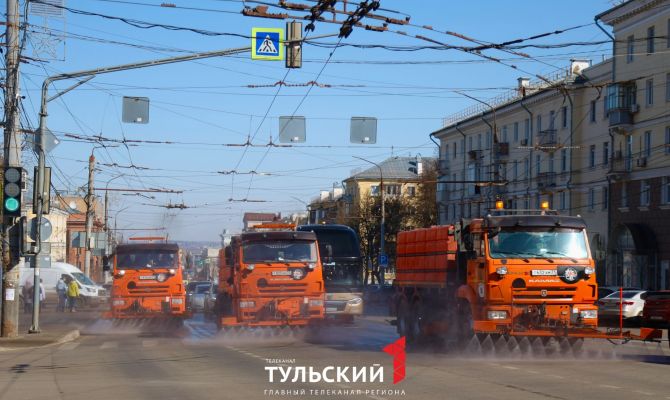 В Туле на месяц раньше начали мыть улицы после снежной зимы