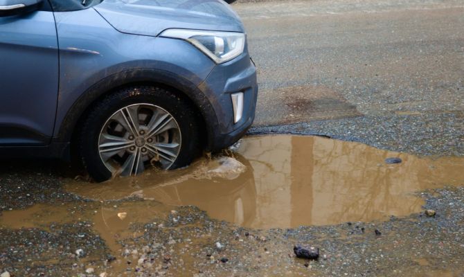 Новомосковских чиновников обязали устранить ямы на 15 дорогах города