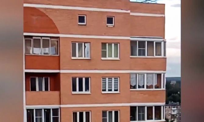 В Туле на родителей малыша, чуть не выпавшего с 17-ого этажа, составлен административный протокол