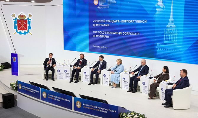 Два тульских предприятия получили награду за поддержку демографической политики