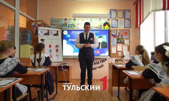 Дмитрий Миляев поручил усилить поддержку талантливых педагогов