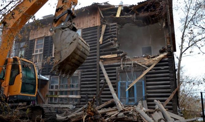 В Кимовске снесли два расселенных аварийных дома