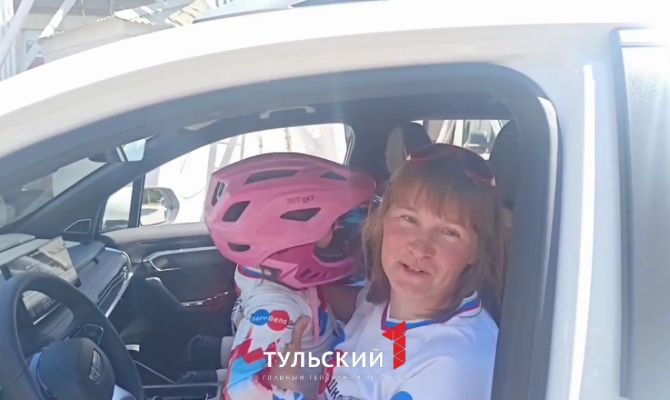 В Туле руководителю "БегоВелоШколы" Татьяне Хромовой подарили 7-местный автомобиль