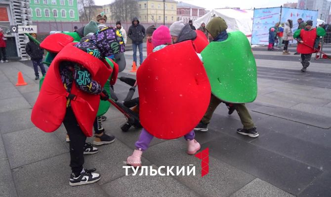 В Туле годовщину воссоединения Крыма с Россией отметили росписью пряников и хоккеем с метлами