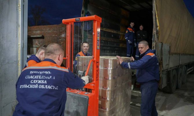 По поручению Алексея Дюмина в Оренбургскую область отправили гуманитарную помощь