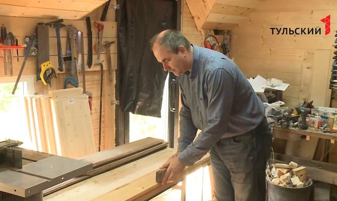 Туляк своими руками восстанавливает шедевры деревянного зодчества 19 века