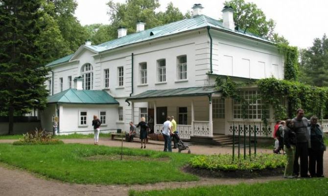 В Ясной Поляне для посетителей временно закроют дом Льва Толстого