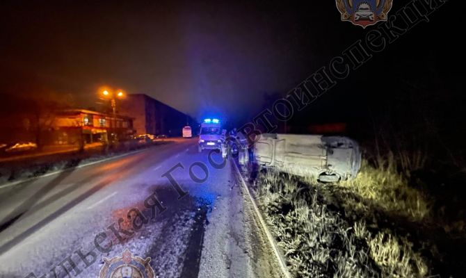 В Алексине 27-летний водитель «ВАЗ–21103» съехал в кювет, перевернулся и погиб