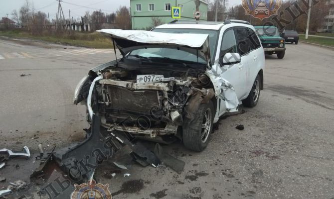 В Щекино водитель Renault Duster не уступила дорогу и попала в больницу