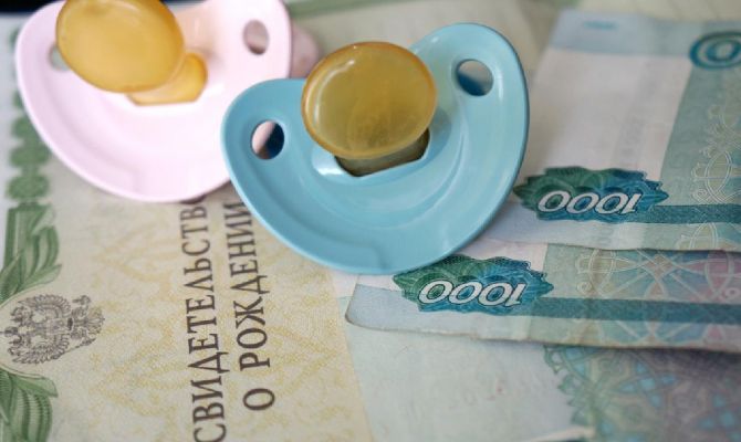 В России могут повысить выплату по уходу за ребенком