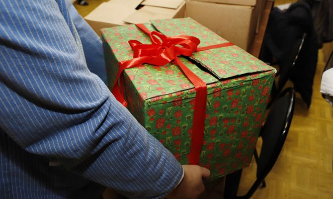 Тульских бойцов в военном госпитале навестили представители Правительства региона