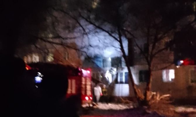 В Донском пожарные потушили сильный огонь в общежитии