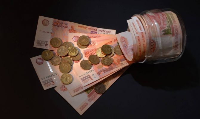 В России предлагают довести МРОТ до уровня 40% от средней зарплаты