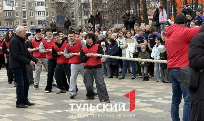 Жители Узловой пришли отметить Первомай на Свиридовский пруд