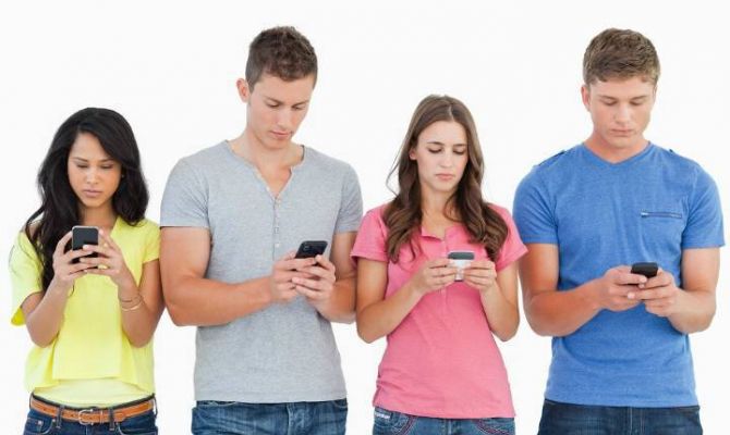 Ученые считают вредной привязанность к смартфонам