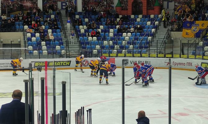Тульская команда АКМ дебютировала в Высшей хоккейной лиге на домашнем стадионе