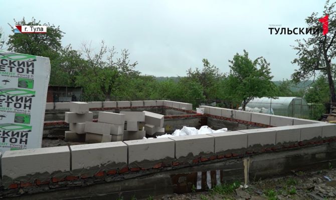 Жители СНТ на Косой Горе недовольны строительством общежития для мигрантов из Азии 