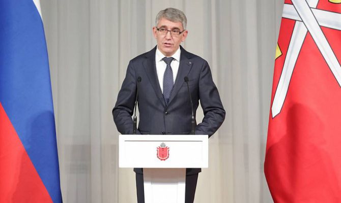 Губернатор Дмитрий Миляев наградил отличившихся сотрудников полиции