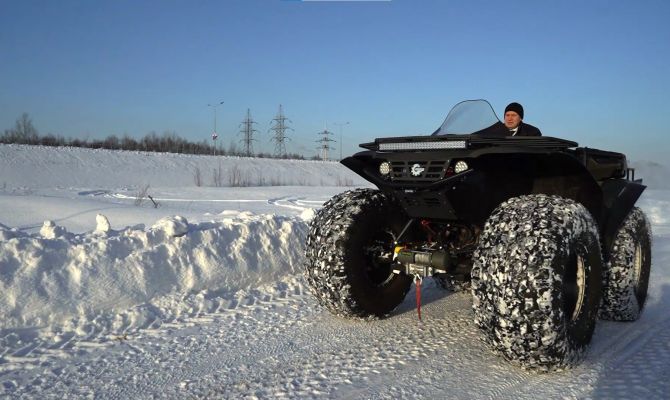 Министр природы Тульской области прокатился на новом снегоболотоходе охотничьих инспекторов