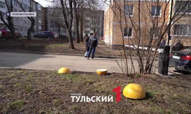 В Новомосковске коммунальщики стали заложниками конфликта жильцов из-за полусфер во дворе