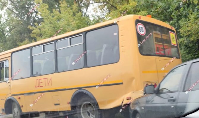 В Тульской области школьный автобус попал в аварию