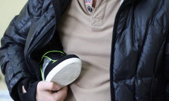 Кимовские франты: двое подростков обокрали две палатки с одеждой