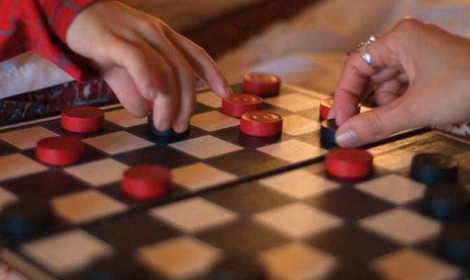 Мировой рейтинг игроков в шашки возглавил туляк