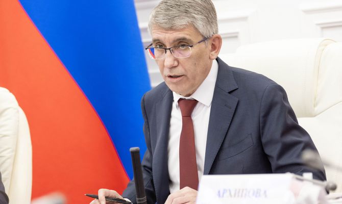 Дмитрий Миляев - чиновникам: "Голова - не только для того, чтобы в нее есть"