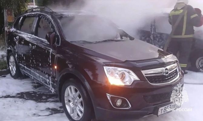 Под Щекином сгорели две легковушку и электроскутер